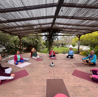 Outdoor- Yoga auf der Plattform