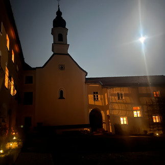 Kloster beim Vollmond