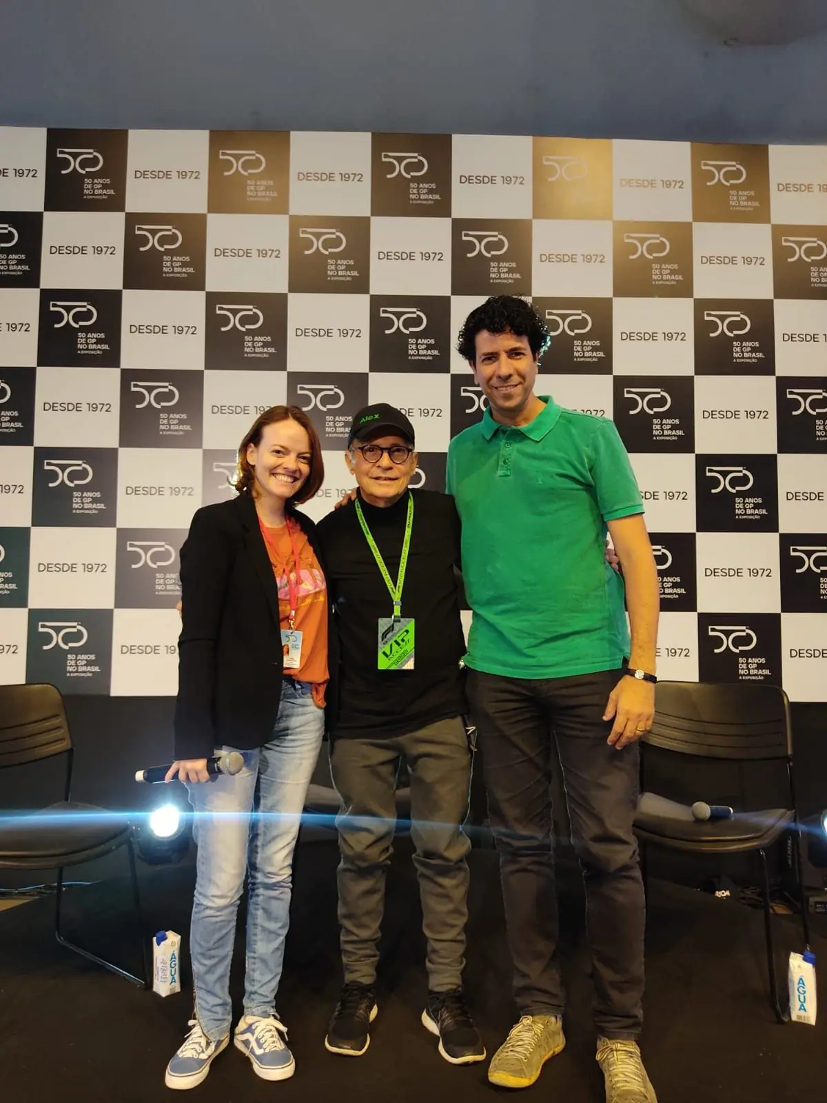 Carol Guimarães e Alexander Grunwald com convidado no palco do Papo de Grid