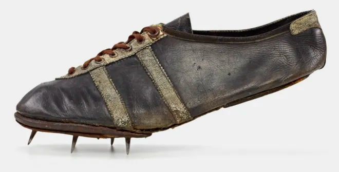 Modell Waitzer, giày chạy nước rút cỡ 7,5 (UK), 162 g, được Jesse Owens mang tại Thế vận hội năm 1936 ở Berlin.