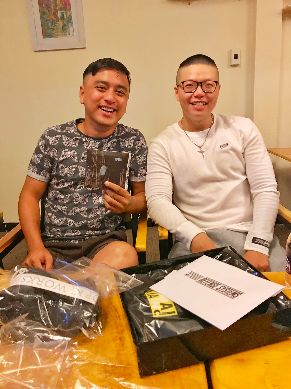 Subby (trái) và D of NKI (MAC) tại buổi meet & greet ra mắt album ‘Thư Gửi Những Người Phòng Ngự Việt Nam’ của D tại TP. Hồ Chí Minh, ngày 26/4/2017. Ảnh: Nguyễn Đỗ Minh Khương