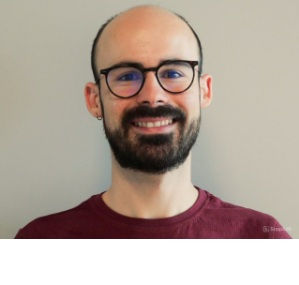 Saúl García Orrit, PhD student at IMDEA Nanociencia until 2023, has been awarded with the Best Doctoral Thesis Prize "M.ª Cruz Moreno-Bondi" by the Spanish Society of Applied Spectroscopy (SEA). The award ceremony took place on the 23rd of July 2026 during the General Assembly of the Society for Applied Spectroscopy, held as part of the Congress on Instrumental Analysis (CAI 2026) in Salamanca.