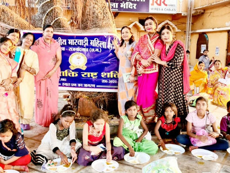 राजनंदगांव (छत्तीसगढ़)में जरूरतमंद बच्चों को खाना खिलाया।