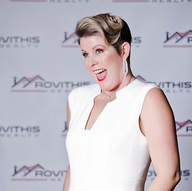 Erin Brunelle Headshot 2.jpg