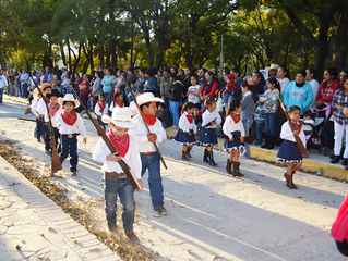 Pequeños del Jardín Juanita Flores realizan desfile revolucionario