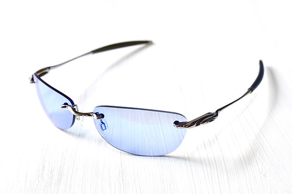 【Oakley】 オークリー サングラス Why8 【廃盤品】 オークリー生産終了モデルのサングラス・ホワイシリーズ