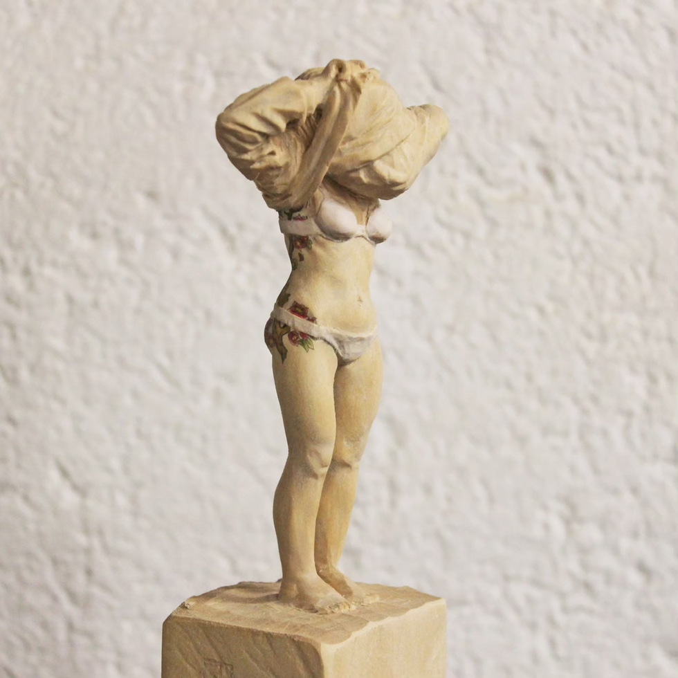 Peacock // 150 cm x 12 cm x 12 cm // Limewood, Acrylic 