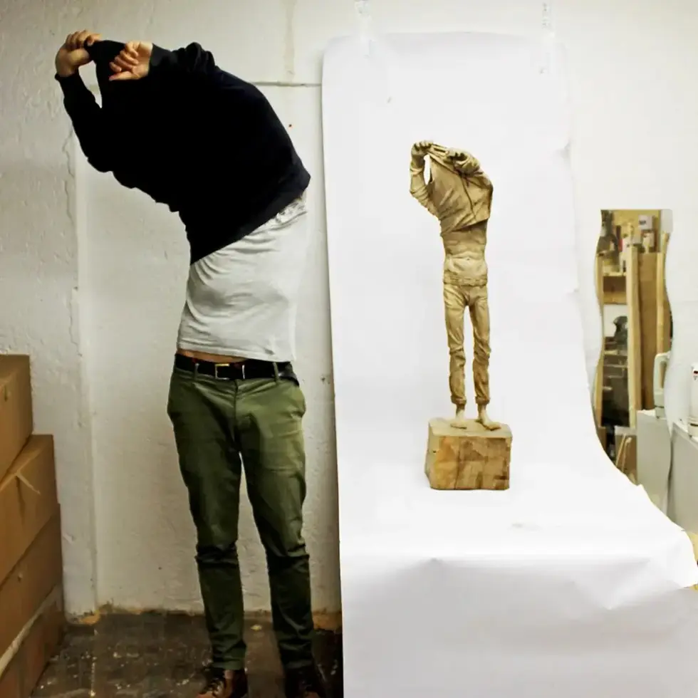 Private Moment // 90 x cm x 35 cm x 30 cm // walnut 