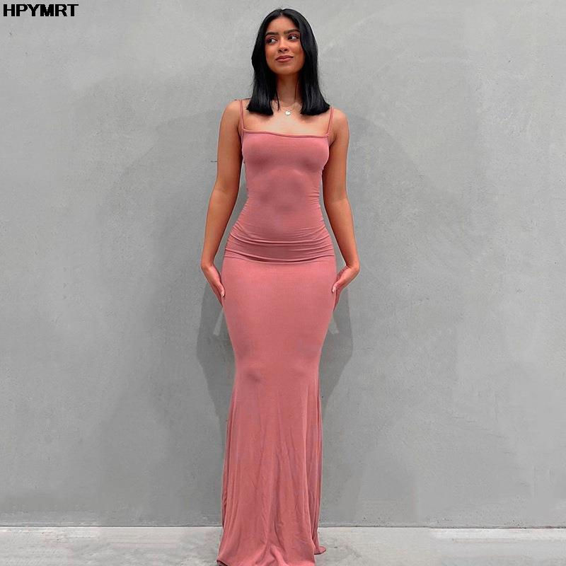 Thumbnail:  Vestido longo de cetim, sem mangas, com costas nuas, modelagem justa e sexy