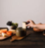 Crema chantilly, cremoso alla nocciola e nocciole tostate.