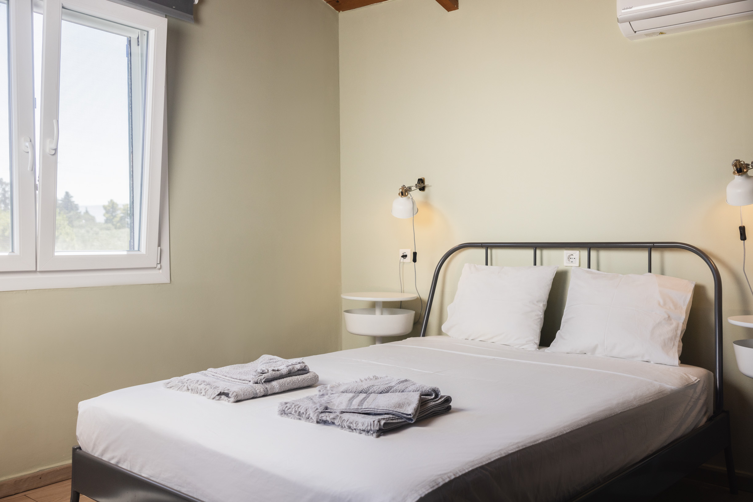 Third bedroom detail