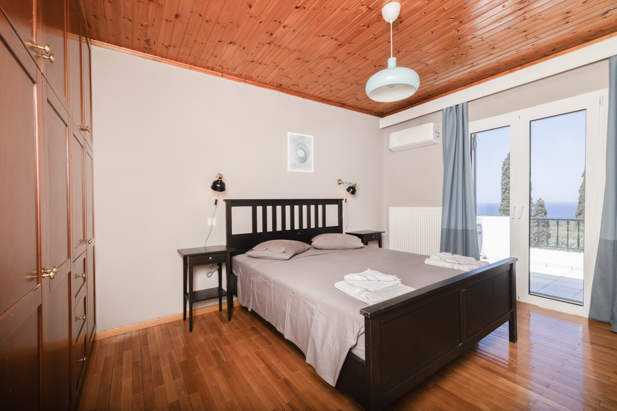 Second bedroom detail