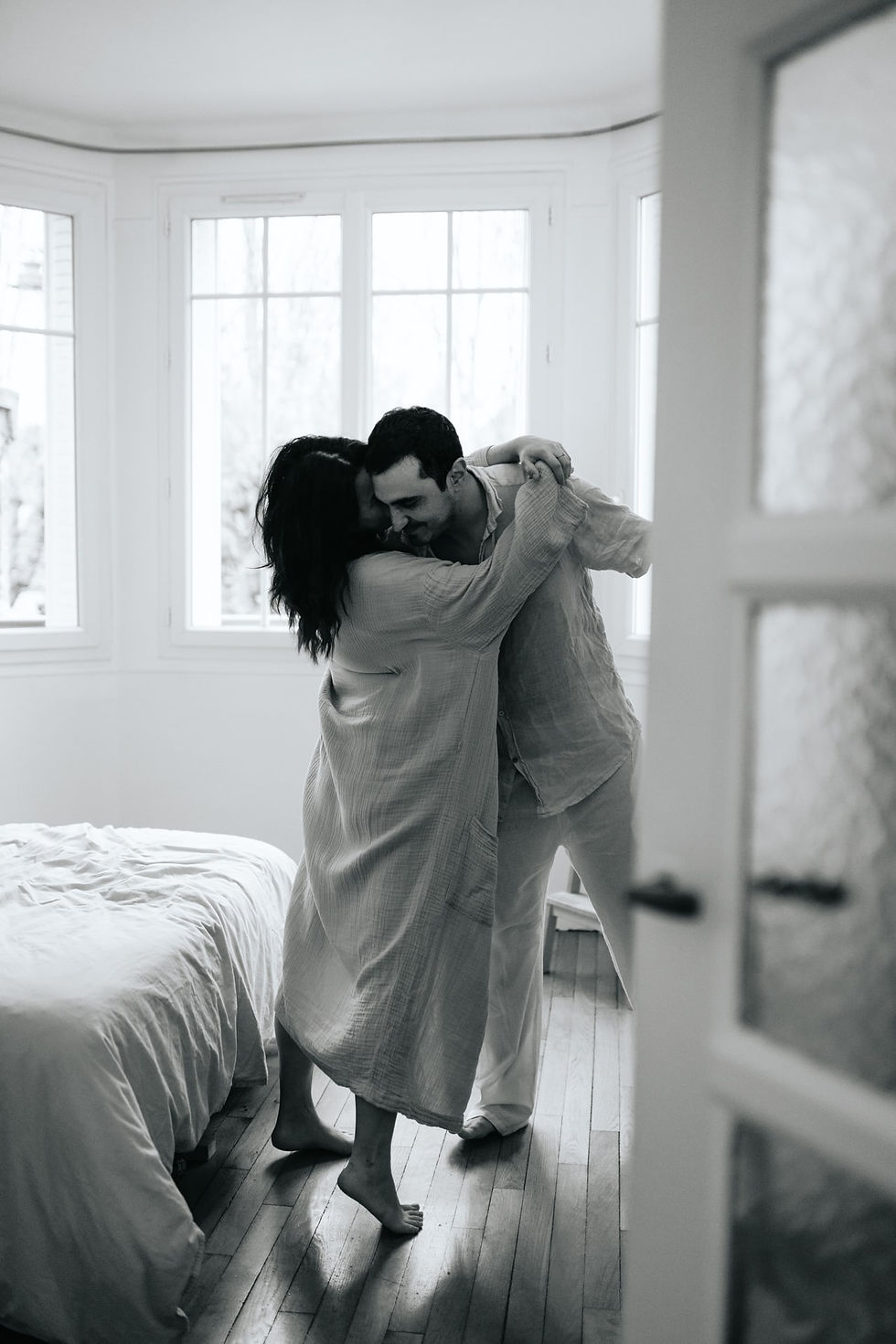 couple qui danse dans sa chambre