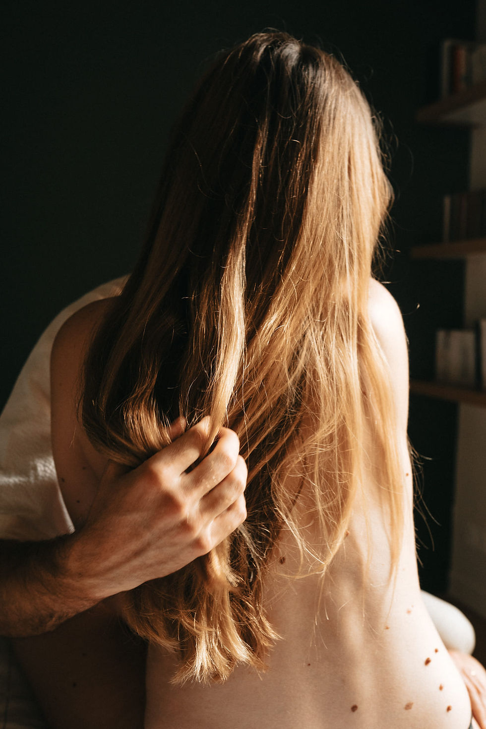 Séance boudoir en amoureux par une photographe professionnelle
