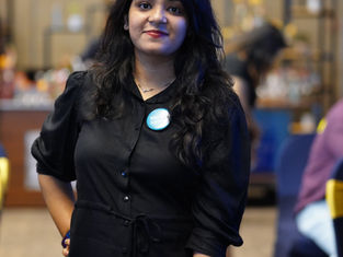 Sona Saxena Blends Business Strategy and Motherhood Through Digital Storytelling
