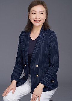 形象照2 - 複製_edited_edited.jpg
