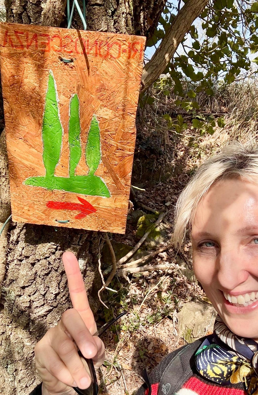 I saw the elderly guy putting the TRE PINI signs up a few months ago (his wife sat in the car to keep warm). Since receiving the hand-delivered Church flyer that explains it all, I finally know what I'm doing on this trail