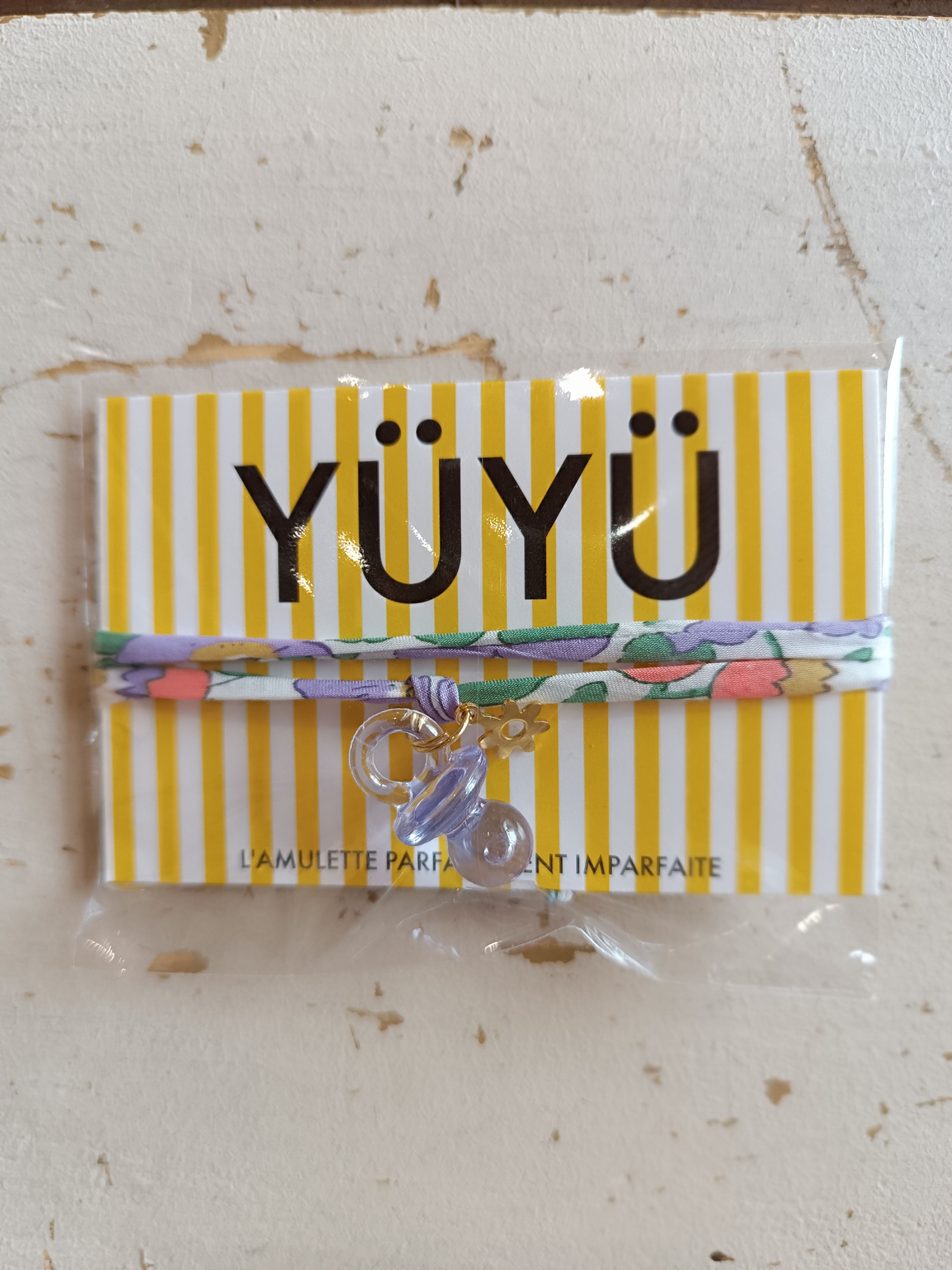 Amulette YÜYÜ - Cordon fleuri Totoche lilas + Fleur dorée