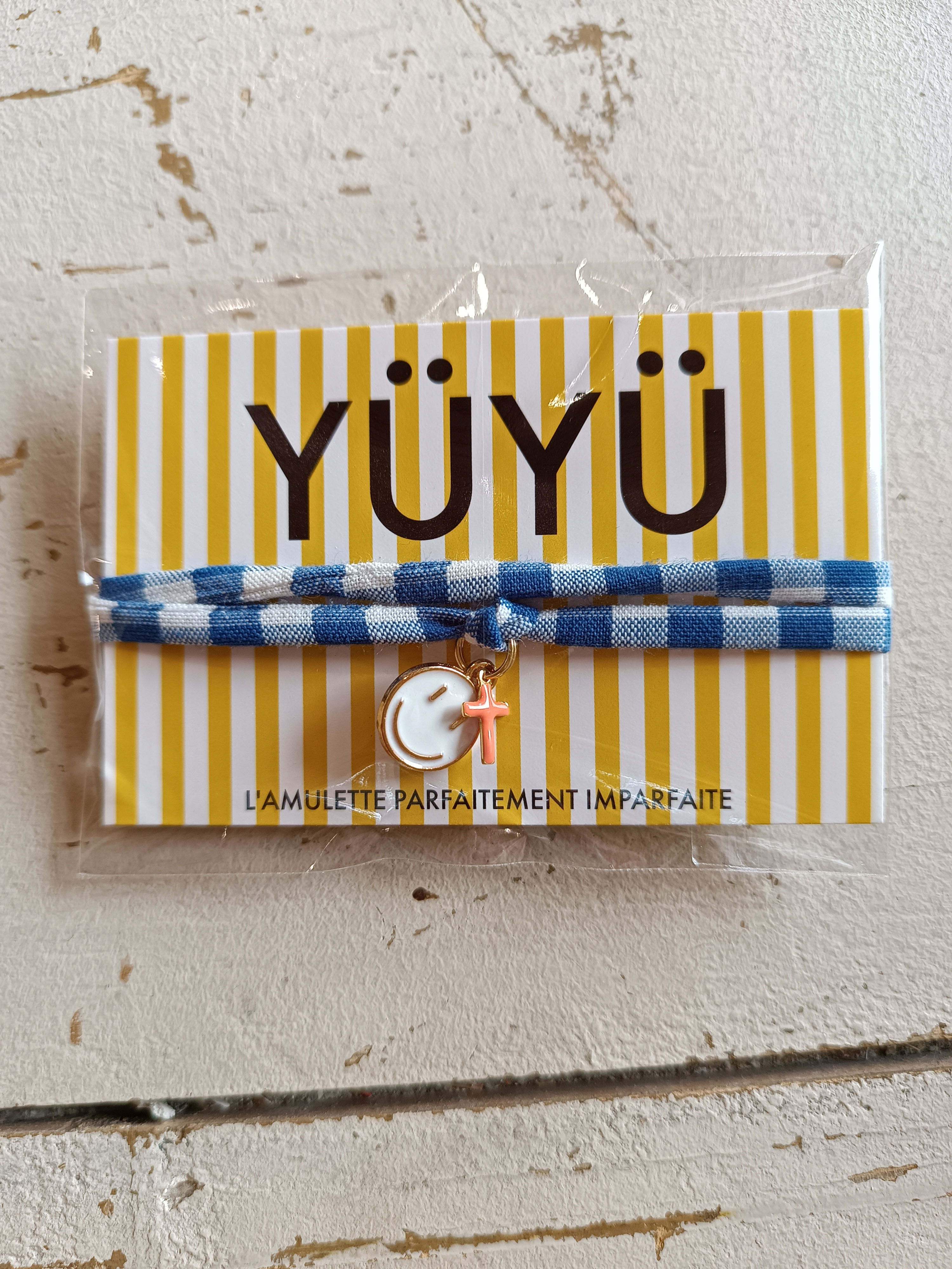 Amulette YüYü - Cordon vichy bleu Smiley blanc + Croix orange