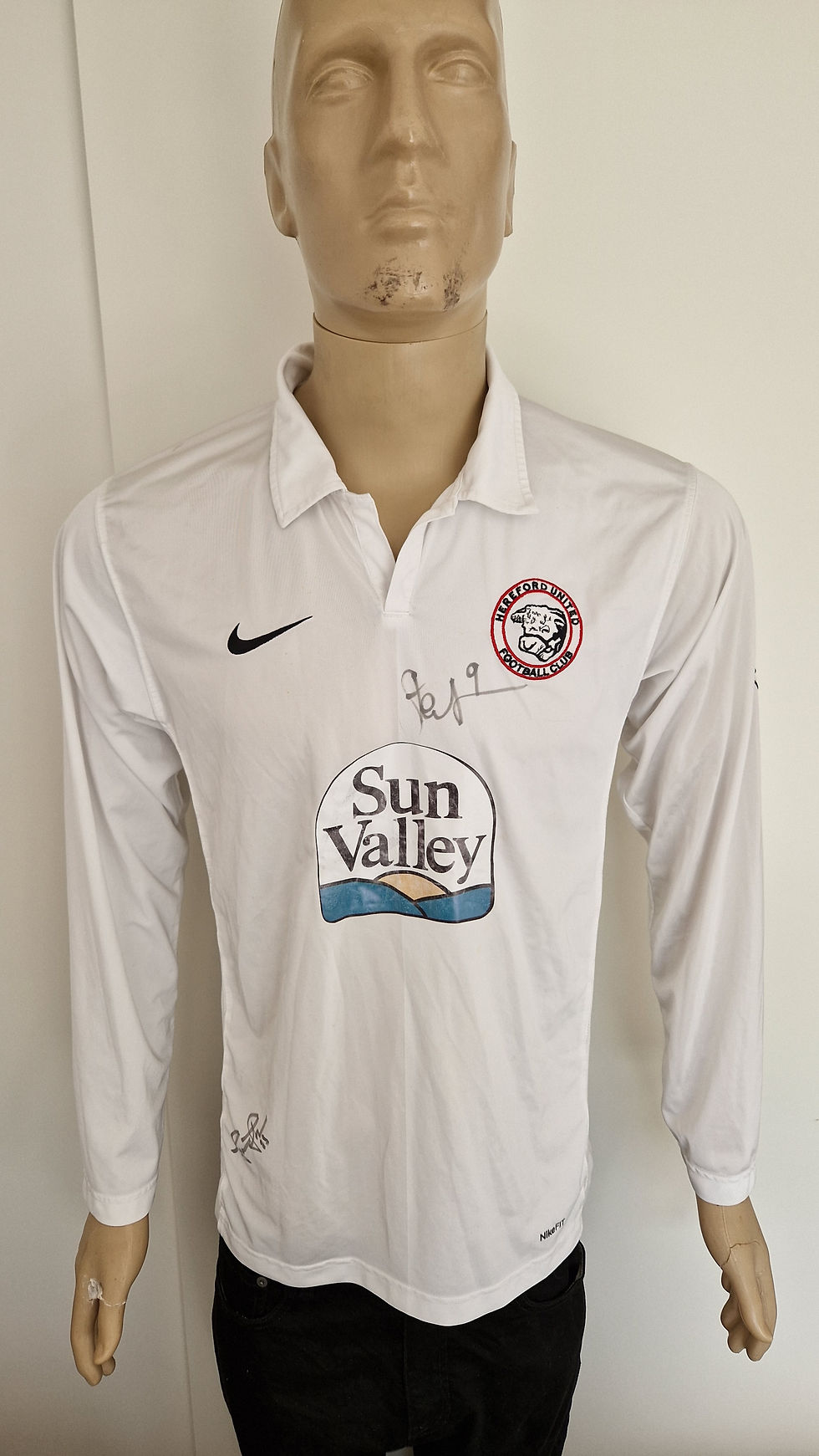 2006/07-2007/08 Hereford United Long Sleeved Home Shirt (Signed)