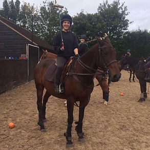 42342655_275553756417450_134678023081086