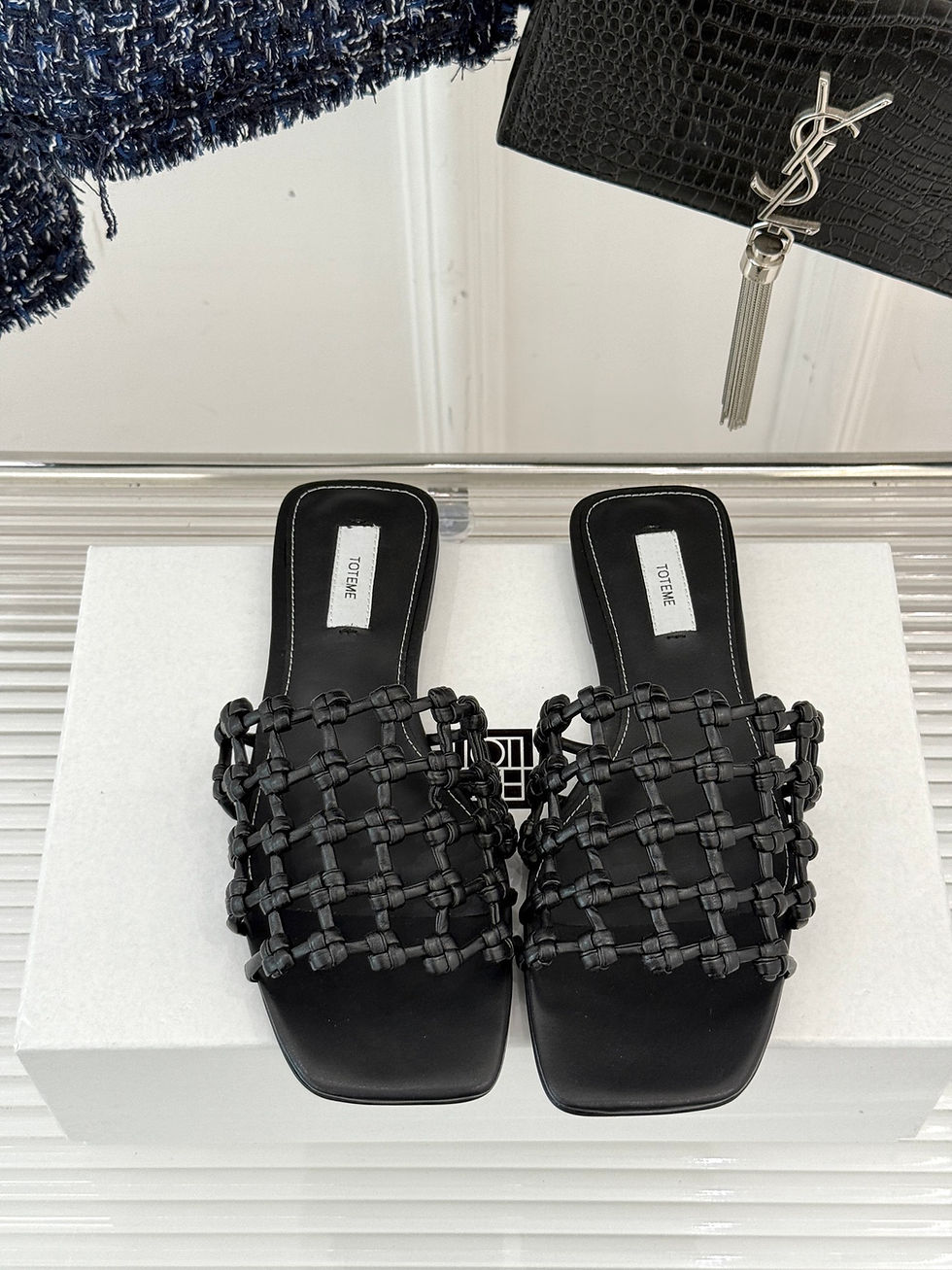 【関税込み】TOTEME ブラック Braided-Leather Bandeau スライド Toteme Braided Leather Bandeau Slides