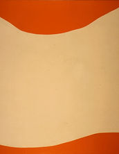 Femme sur fond orange