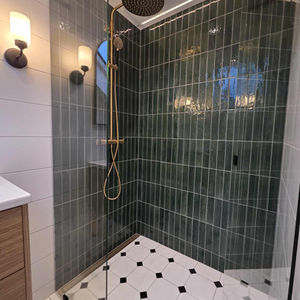 Ett badrum med karaktär och harmoni