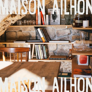 Identité visuelle de Maison Ailhon, restaurant bistronomique en Sud Ardèche. Déclinaison des variations de logo et utilisation de la charte graphique sur tous les supports de communication.