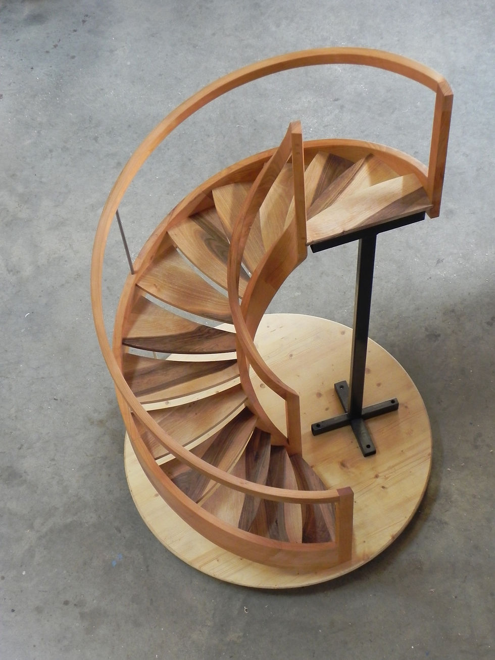 escalier-helicoidale-menuiserie.JPG