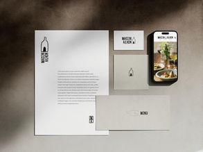 Identité visuelle de Maison Ailhon, restaurant bistronomique en Sud Ardèche. Déclinaison des variations de logo et utilisation de la charte graphique sur tous les supports de communication.