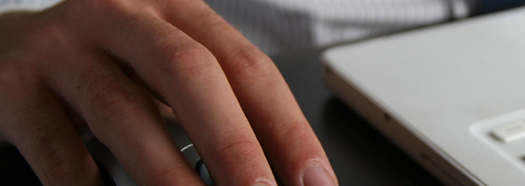 יד מפעילה עכבר מחשב