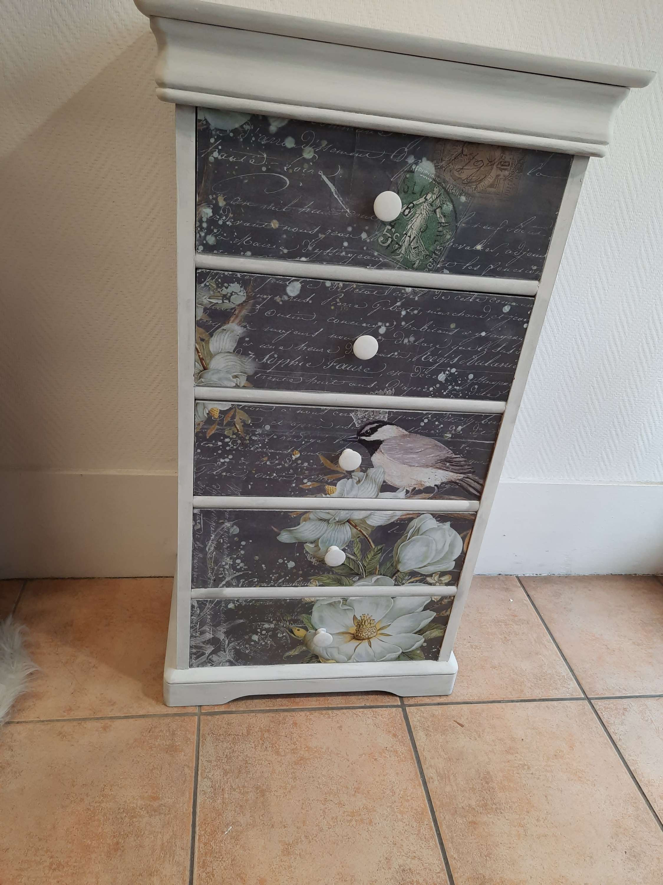 Chiffonnier Mireille, décor oiseau et fleurs