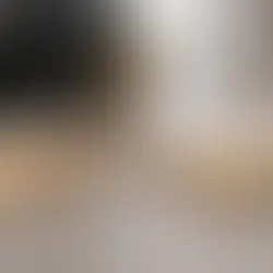 Forklift operasyonunda farklı giriş yapılarına sahip ahşap paletlerin kullanılması