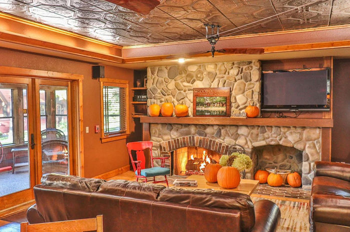 Good Ol' Days Resort lobby relaxation area with a cozy fire, pumpkins, and an overall nice fall atmosphere.