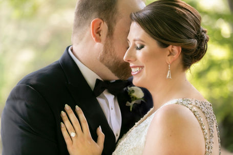 5 Easy Poses To Make You Look Amazing on Your Wedding Day