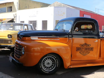 Encontro de carros antigos em Ubarana