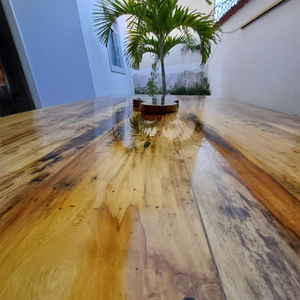 Mesa em Madeira de Reaproveitamento & Resina Époxi
