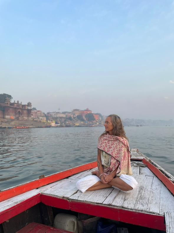 hindus bathing in the river ganges for spiritual boons
