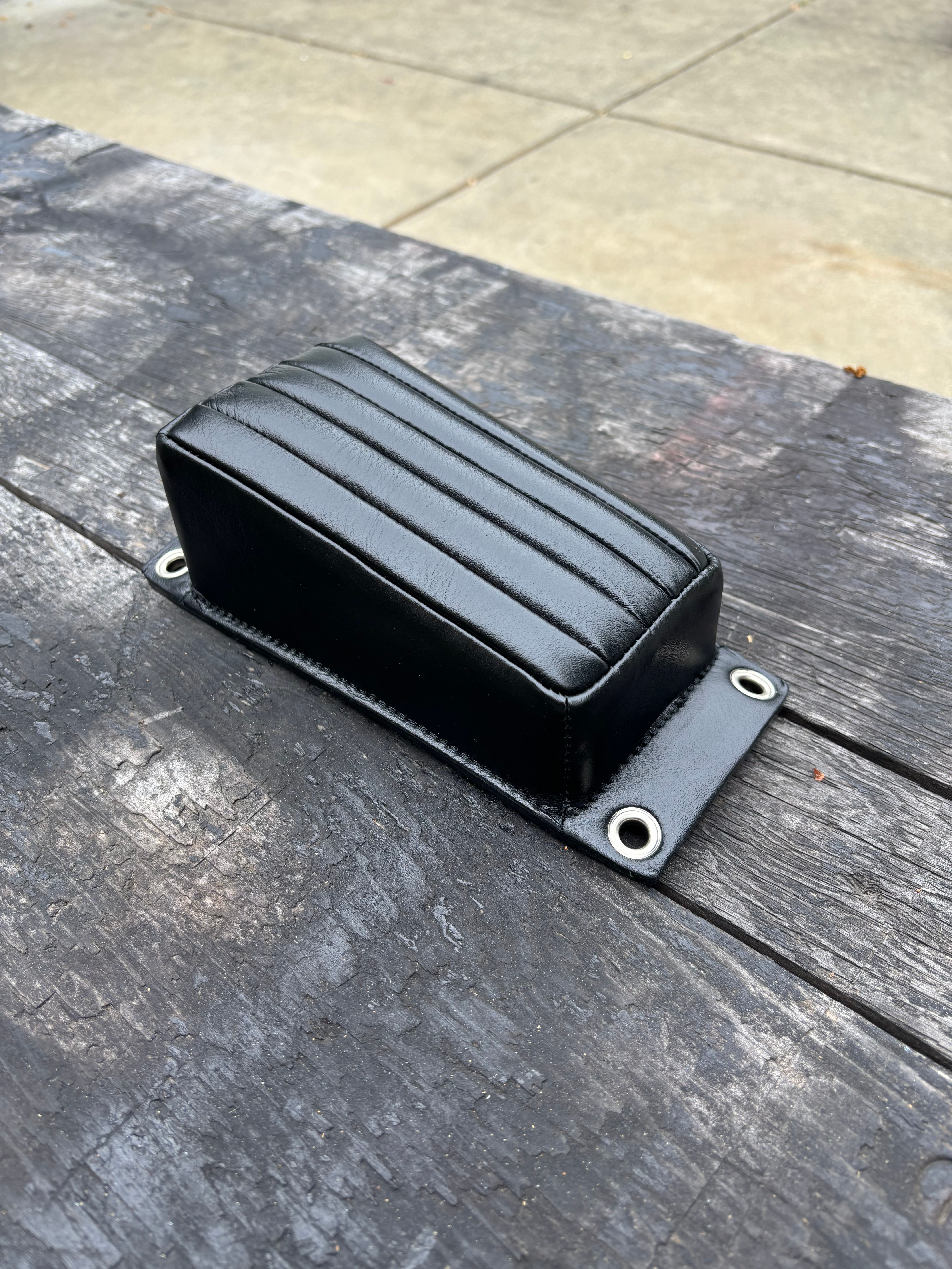 P Pad in Shiny Black Leather