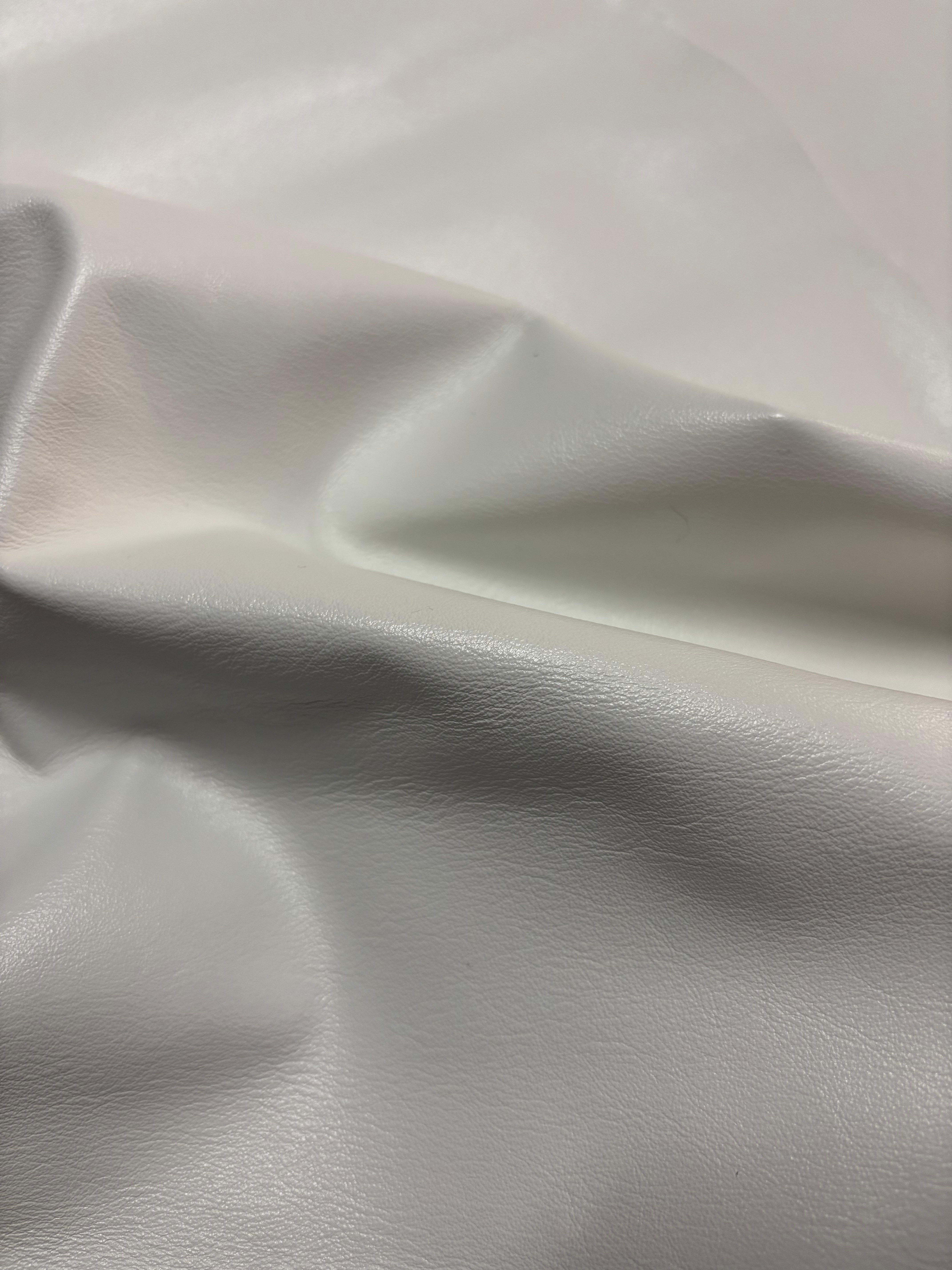 Small Solo Seat in Shiny White Leather