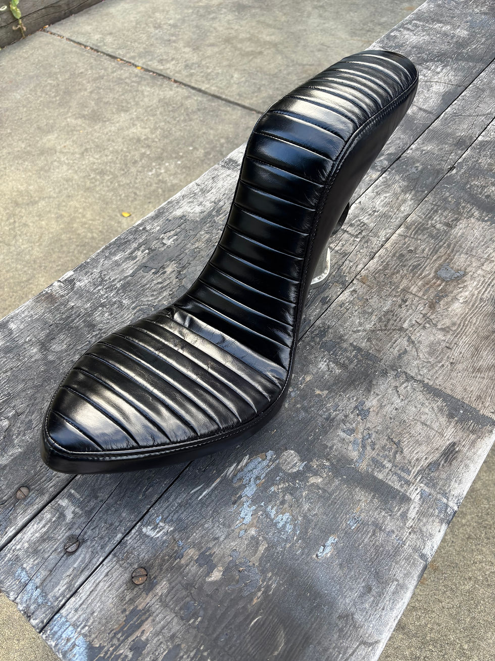 Thumbnail: Loveseat in Glazed Black Leather
