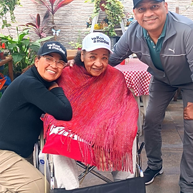 Familia VAM y mamá cuadrado.png