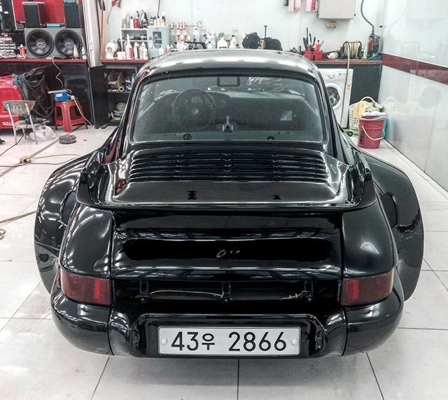 섬네일: MMM porsche 964 wide retro edition design