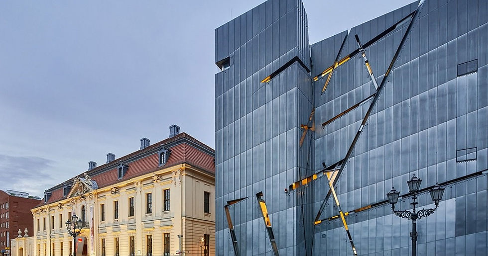 El Museo Judío de Berlín fue diseñado por el arquitecto Daniel Libeskind, a través de su estudio Studio Libeskind.