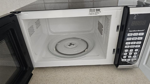 Hamilton Beach 900-watt microwave oven