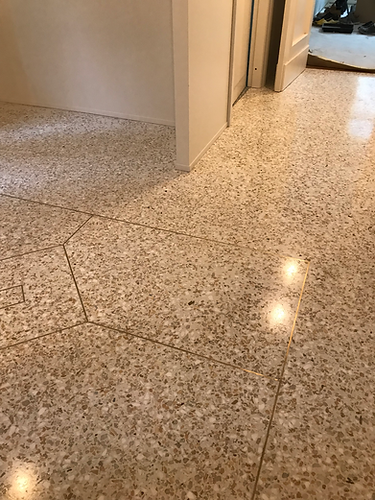 Jaunu terrazzo grīdu izgatavošana