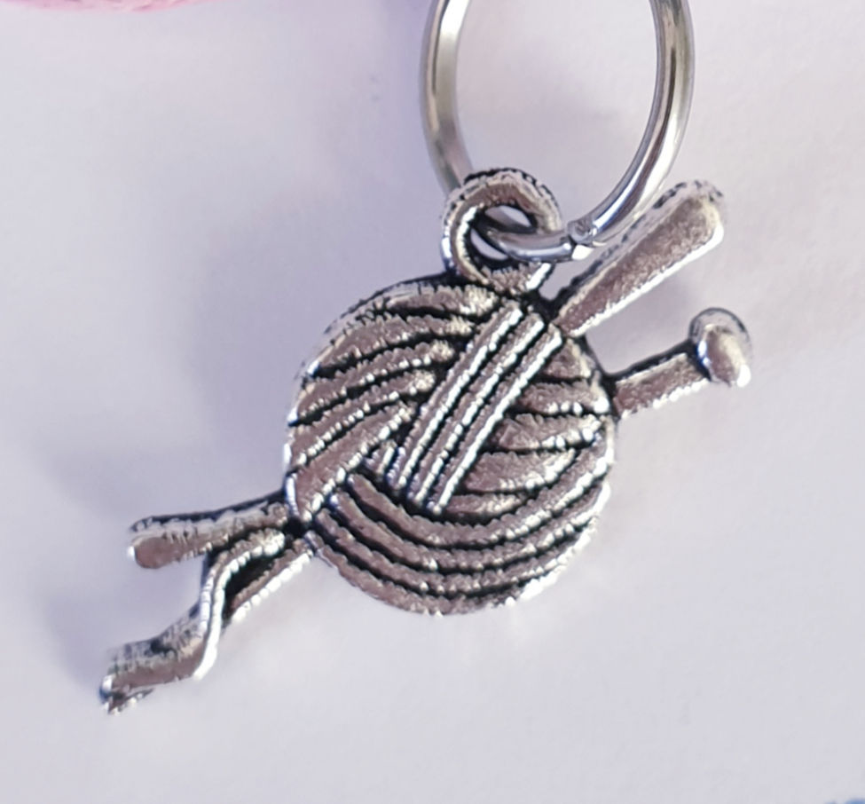 Thumbnail: silver coloured metal yarn ball with knitting needles charm