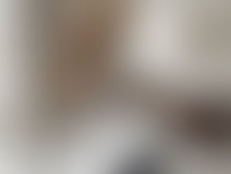 Galerie d'inspirations de baignoires îlots de différents styles : modèles ronds, rectangulaires, blancs mats ou noirs, installés dans des salles de bains modernes et spacieuses.