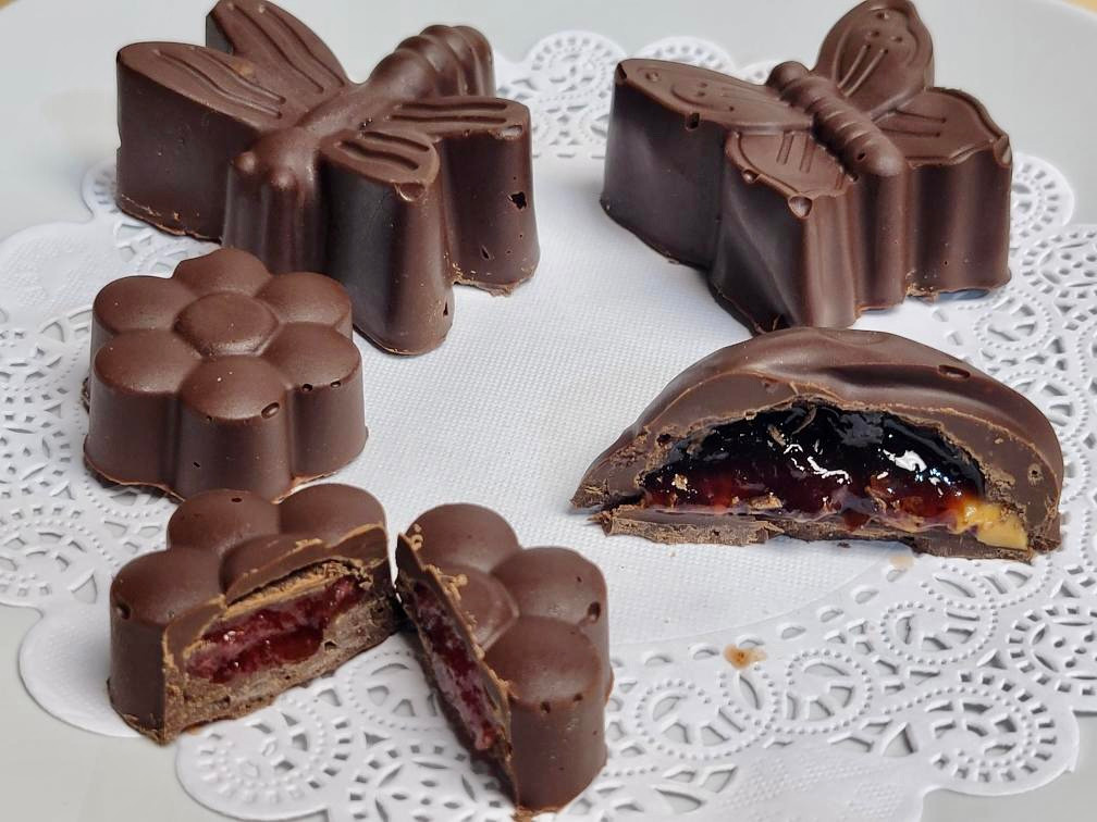 Chocolate Daisies - Jam Filled